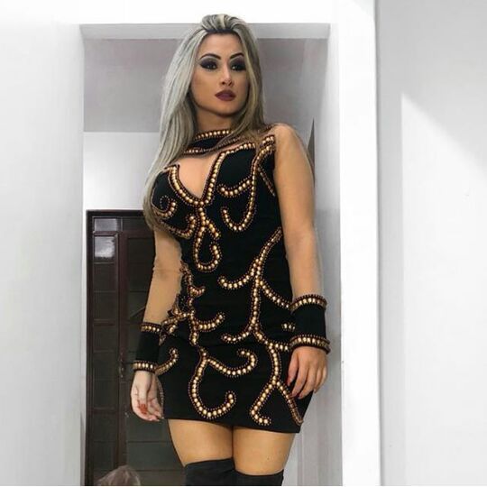 Vestido Bordado a Mão Ramos