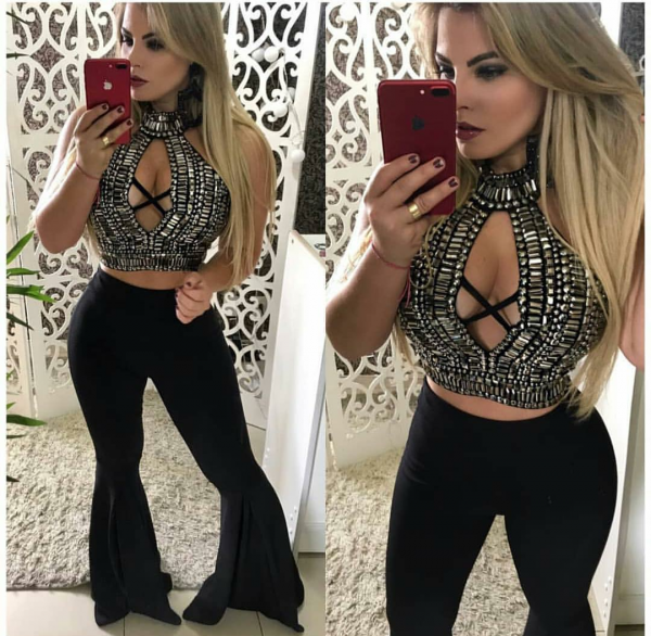 Conjunto Top Cropped Todo Bordado e Calça Flare