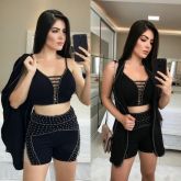 Conjunto Três Peças Top Cropped Short e Colete Bordados a Ma