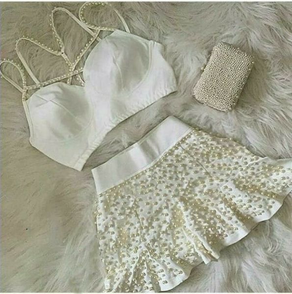 Conjunto Top Cropped e Saia Toda em Pérolas